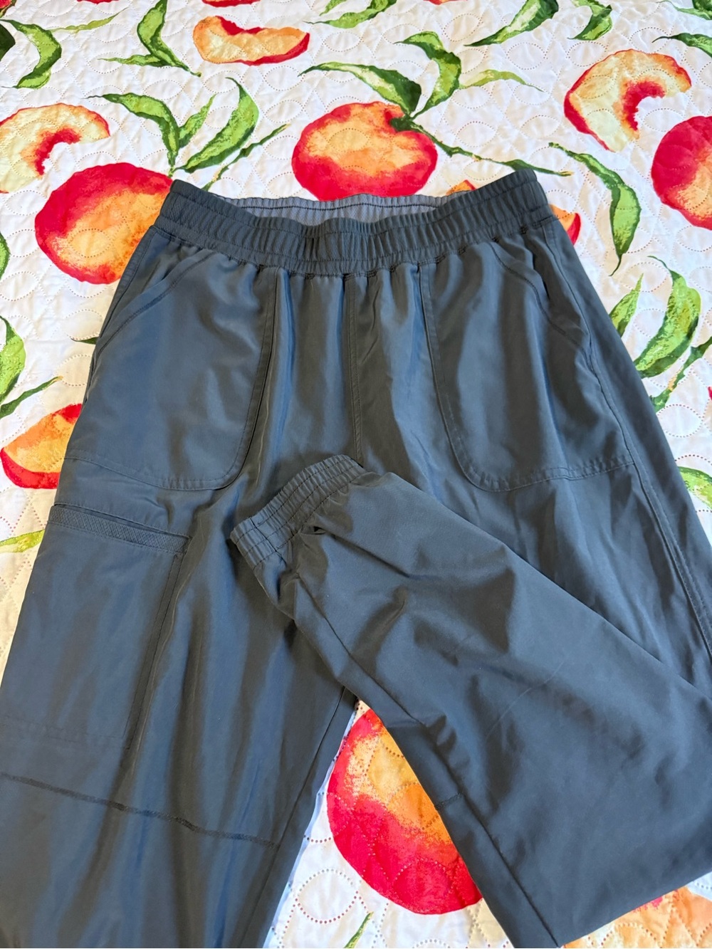 Elastic-Waist Scrub Pants in Charcoal Gray